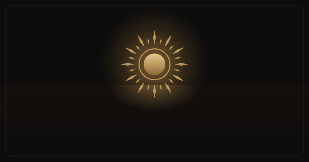 Le symbole doré du Collectif SUNHEAT se lève au-dessus de la mer.